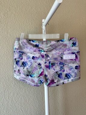 FLEO purple jewel geo print original shorts size medium EUC
